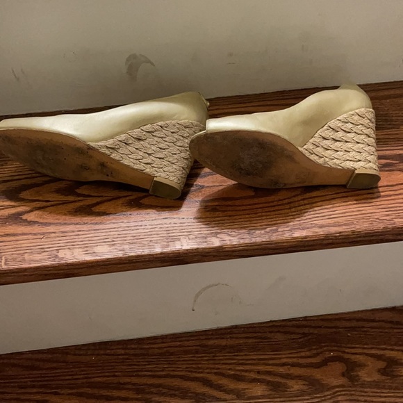 Stuart Weitzman gold straw wedges 8 - Picture 3 of 6